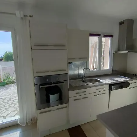 Adrech - 3 Pieces, Piscine Partagee - Sud6001 Holiday home
